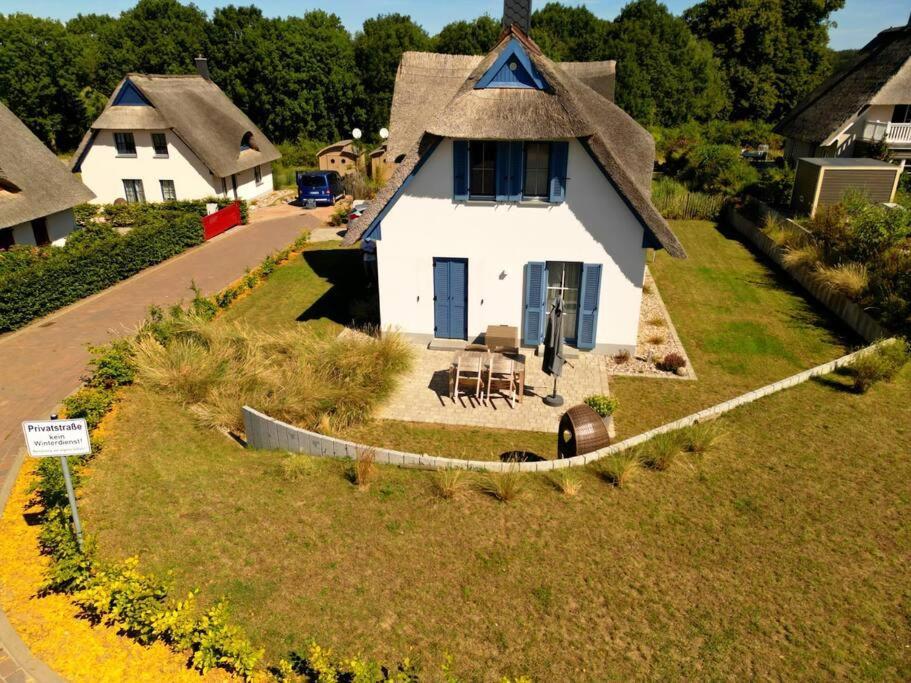 Reetdachhaus Seasons Mit Kamin & Sauna Гросс-Шванзе Экстерьер фото